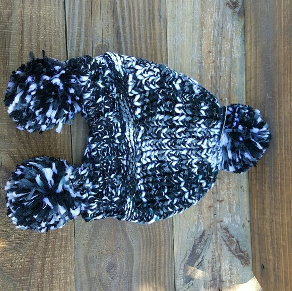 Pom Pom Beanie - Picture 1 of 3
